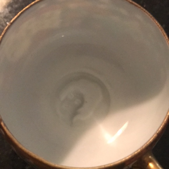 Japanese Kutani Thousand 1000 Faces Japanese Teacup & Saucer on Wood Stand - Picture 7 of 9